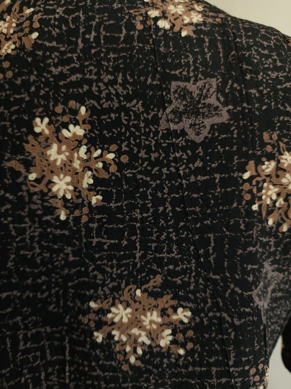 Vintage 1990s Blouse, Black and Gold and Gray Floral Print, short sleeved - Picture 12 of 12